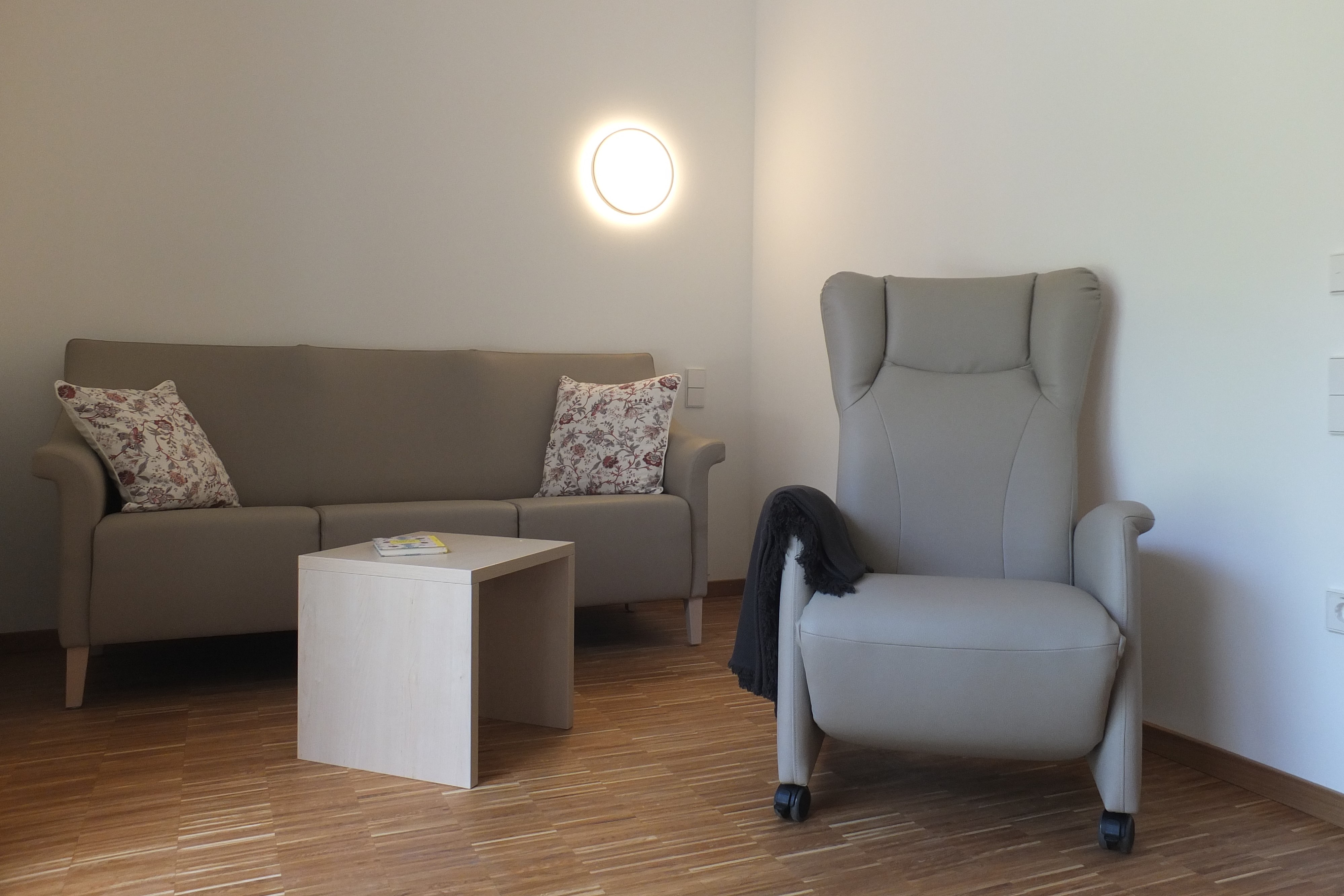 Rollstuhl-Urlaub: Wohnzimmer Ursulinenhof-Apartment - Ursulinenhof-Apartment