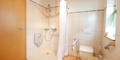 Rollstuhlgerechte Unterkunft - Region Schwaben - Rollstuhlgängiges Bad  - Ferienwohnung Sandra