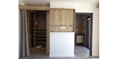 Rollstuhlgerechte Unterkunft - Unterkunftsart: Ferienhaus - Die Garderobe und das Badezimmer - Ferienhaus Bretagne - Plouarzel