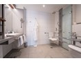 Rollstuhl-Urlaub: Badezimmer in der Kategorie Comfort Plus - Hotel INCLUDiO 