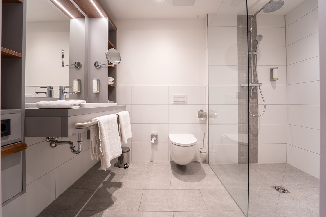 Rollstuhl-Urlaub: Badezimmer in der Kategorie Comfort - Hotel INCLUDiO 
