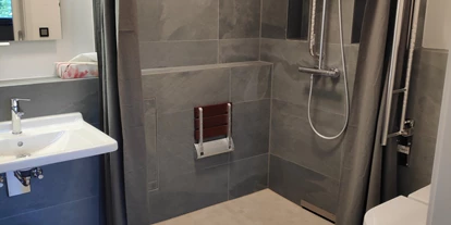 Rollstuhlgerechte Unterkunft - Barrierefreiheit-Merkmale: Für Gäste mit Sehbehinderung oder blinde Menschen - Ökologisches barrierefreies Zimmer in RT-Gönningen