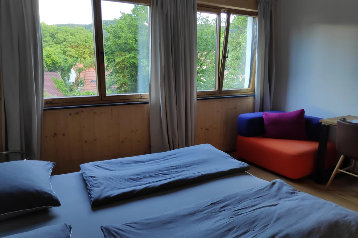 Rollstuhl-Urlaub: Ökologisches barrierefreies Zimmer in RT-Gönningen