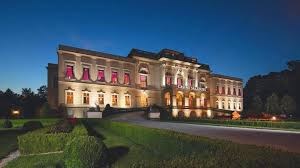 Das Grüne Hotel zur Post - 100% BIO Ausflugsziele speziell für Rollstuhlfahrer Casino Salzburg im Schloss Kleßheim
