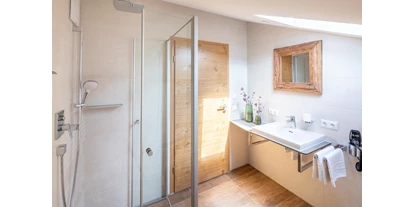 Rollstuhlgerechte Unterkunft - Pflegebett - Zweites Badezimmer mit schöner Dusche - Rollstuhlgerechte Ferienwohnung in Pfronten
