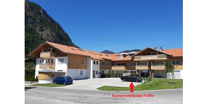 Rollstuhlgerechte Unterkunft - Pflegebett - Weiterer Stellplatz außen im Hof - Rollstuhlgerechte Ferienwohnung in Pfronten