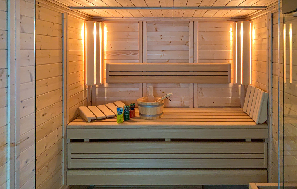 Rollstuhlgerechte Unterkunft - Sauna mit eingefahrener unterer Sitzbank - Ferienwohnung Freiheit