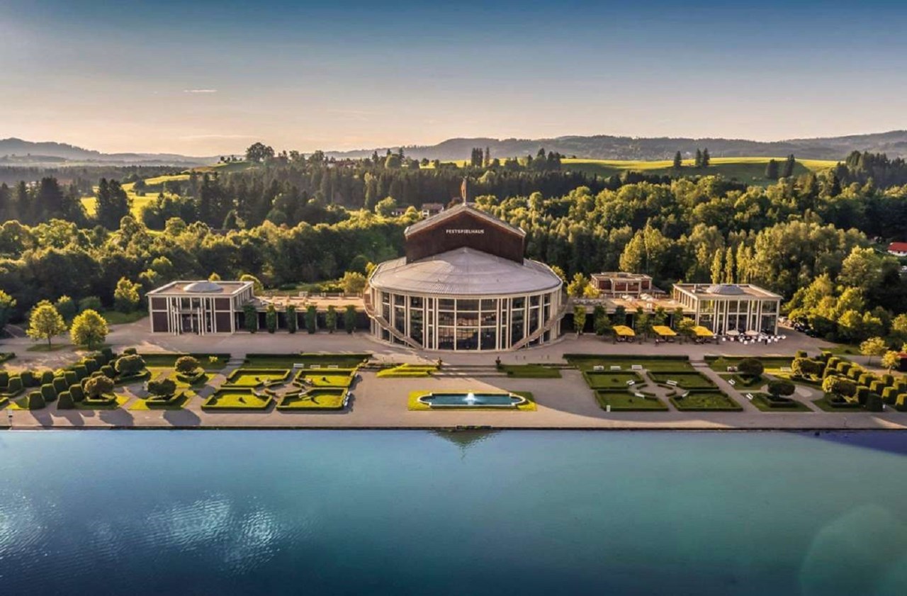 Barrierefreies Appartement in Pfronten Ausflugsziele speziell für Rollstuhlfahrer Festspielhaus Füssen