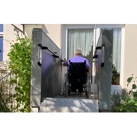Rollstuhl-Urlaub: Hublift obere Position - Cottage im Fläming - Apartment barrierefrei