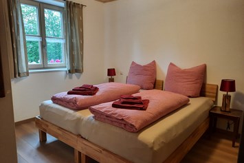 Rollstuhl-Urlaub: Schlafzimmer ist auf Ihre Bedürfnisse umstellbar - Ferienwohnungen Weberhof