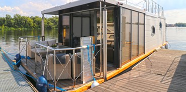 Rollstuhlgerechte Unterkunft - Unterkunftsart: sonstige Unterkunft - Brandenburg - Rollstuhlgeeignetes Hausboot "Rollmops"