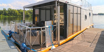 Rollstuhlgerechte Unterkunft - Unterkunftsart: sonstige Unterkunft - Brandenburg Süd - Rollstuhlgeeignetes Hausboot "Rollmops"