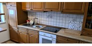 Rollstuhlgerechte Unterkunft - PLZ 93155 (Deutschland) - Küche mit 
Kühlschrank und kleinem Gefrierfach
Mikrowelle 
Ceran Kochherd 
Kaffeevollautomat   - Pflegepension am Hopfengarten 5
