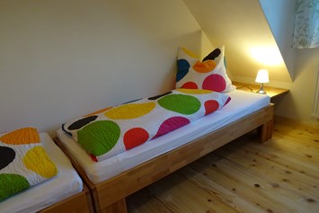 Rollstuhl-Urlaub: Das dritte Schlafzimmer mit Einzelbetten - Mooshof