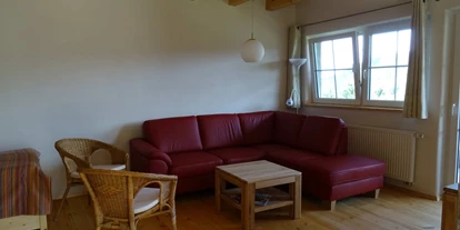 Rollstuhlgerechte Unterkunft - Baiersbronn - Extra-Wohnzimmer mit Zugang zum Balkon, Sat-TV, viel Platz - Mooshof