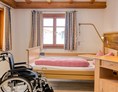 Rollstuhl-Urlaub: Pflegebett - Berggasthof Sonne Pflegehotel Allgäu