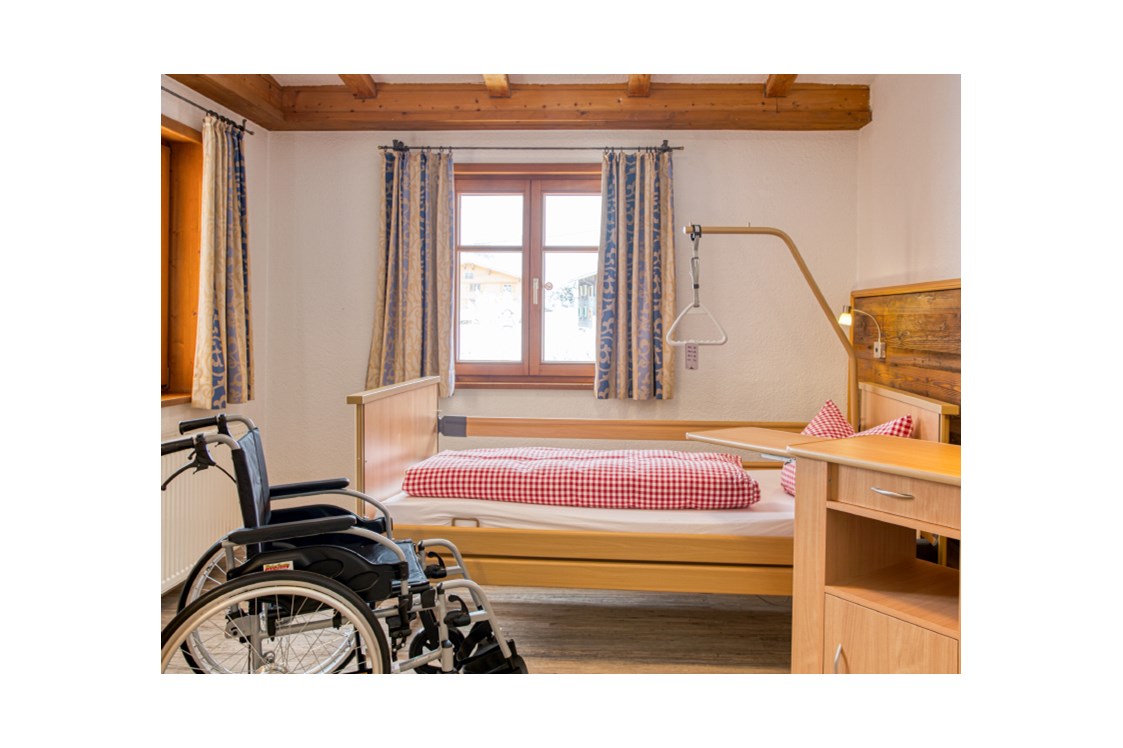 Rollstuhl-Urlaub: Pflegebett - Pflegehotel Allgäu