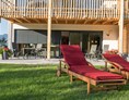 Rollstuhl-Urlaub: Großzügige Terrasse und große Liegefläche - Mühle11