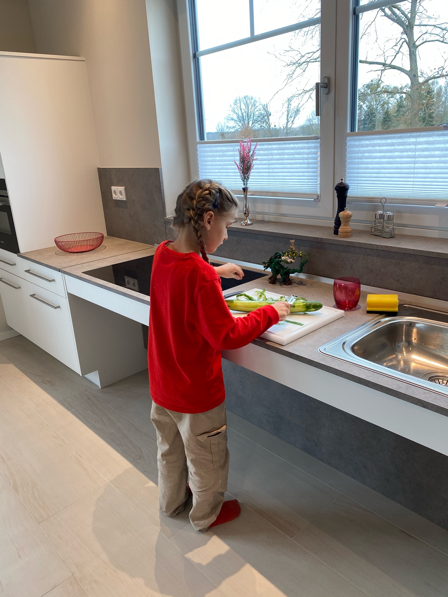 Rollstuhl-Urlaub: Höhenverstellbare Arbeitsplatte von Granberg - Bei Jana