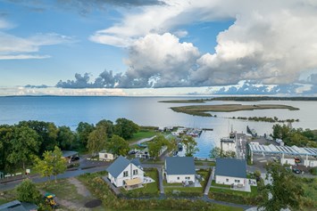 Rollstuhl-Urlaub: 3 Ferienhäuser am Hafen (weitere 2 Häuser mit Blick auf den Neuwarper See) - Resort Stettiner Haff