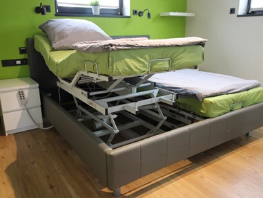 Rollstuhl-Urlaub: Schlafzimmer Erdgeschoss: 2 unterfahrbare Einlegerahmen mit Weichlagerungsmatratzen. - DAS schwerstbehindertengerechte "Haus Felix" - 5-Sterne