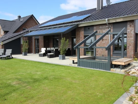 Rollstuhl-Urlaub: Garten und überdachte Terasse - DAS schwerstbehindertengerechte "Haus Felix" - 5-Sterne