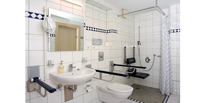 Rollstuhlgerechte Unterkunft - mit Hund - Seiffen/Erzgebirge - Badezimmer Doppelzimmer- rollstuhlfahrerfreundlich - Hotel Martha Dresden