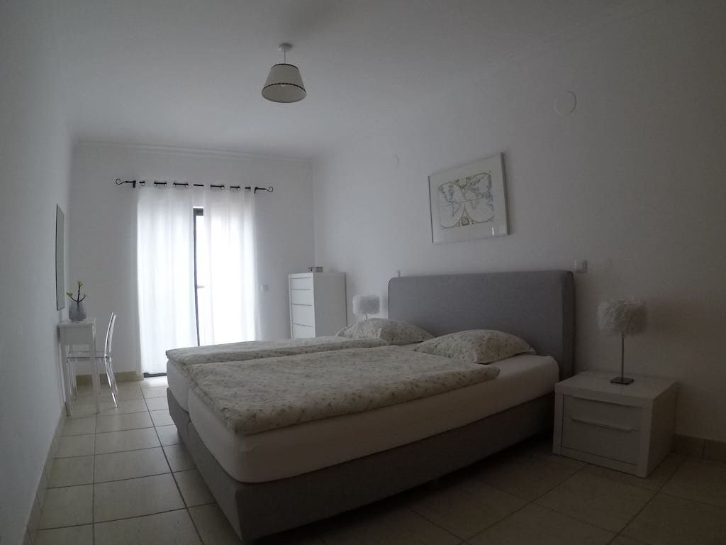 Rollstuhl-Urlaub: Schlafzimmer - FeWo-Algarve