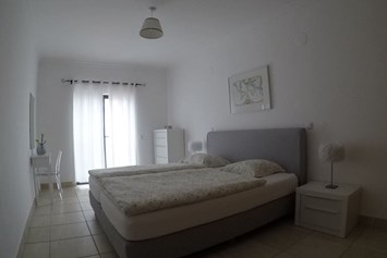 Rollstuhl-Urlaub: Schlafzimmer - FeWo-Algarve
