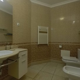 Rollstuhl-Urlaub: Badezimmer - FeWo-Algarve
