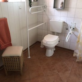 Rollstuhl-Urlaub: Rollstuhlgerechtes Badezimmer - Landhaus Sonnens Huus
