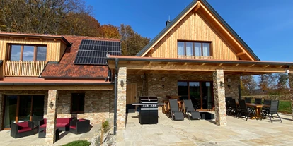 Rollstuhlgerechte Unterkunft - Unterkunftsart: Ferienhaus - Terrasse Sinelia - Cornelia Wurzinger
