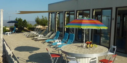 Rollstuhlgerechte Unterkunft - Unterkunftsart: Ferienhaus - Grosse Terasse mit Meerblick - Villa Ampelitis