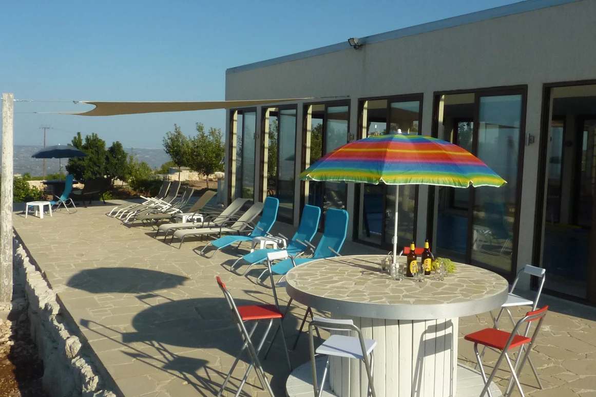 Rollstuhl-Urlaub: Grosse Terasse mit Meerblick - Villa Ampelitis