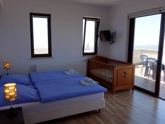 Rollstuhl-Urlaub: Schlafzimmer - Villa Ampelitis