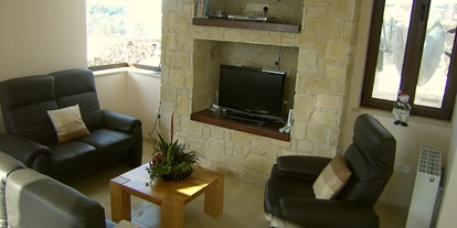 Rollstuhlgerechte Unterkunft - Unterkunftsart: Ferienhaus - Wohnzimmer - Villa Ampelitis