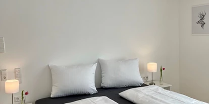Rollstuhlgerechte Unterkunft - Baiersbronn - Schlafzimmer mit Doppelbett - Ferienwohnung Westweg
