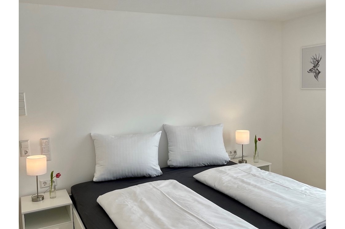 Rollstuhl-Urlaub: Schlafzimmer mit Doppelbett - Ferienwohnung Westweg