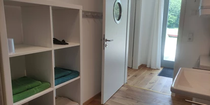 Rollstuhlgerechte Unterkunft - Unterkunftsart: Ferienhaus - Breite Badezimmertüre - Erdhausapartment OST