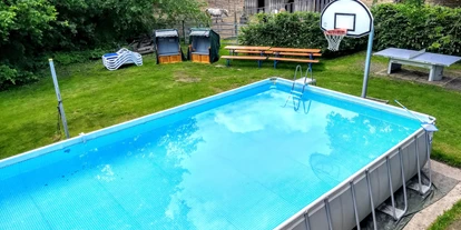 Rollstuhlgerechte Unterkunft - Unterkunftsart: Ferienhaus - Im Sommer Pool 10m x 5m und
im Winter Basketball-Platz  - Erdhausapartment OST