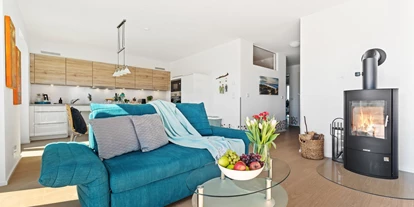 Rollstuhlgerechte Unterkunft - Pflegebett - Wohnzimmer - Rolli Oase Ostseeresort Olpenitz (Kappeln)