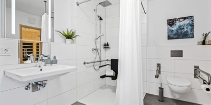 Rollstuhlgerechte Unterkunft - Pflegebett - Rollstuhlgerechtes Badezimmer - Rolli Oase Ostseeresort Olpenitz (Kappeln)