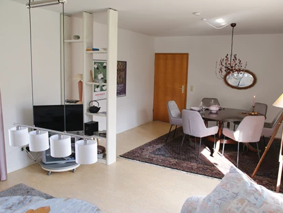 Rollstuhlgerechte Unterkunft - Unterkunftsart: Ferienhaus - Blickrichtung Flurtür - Groot Huus