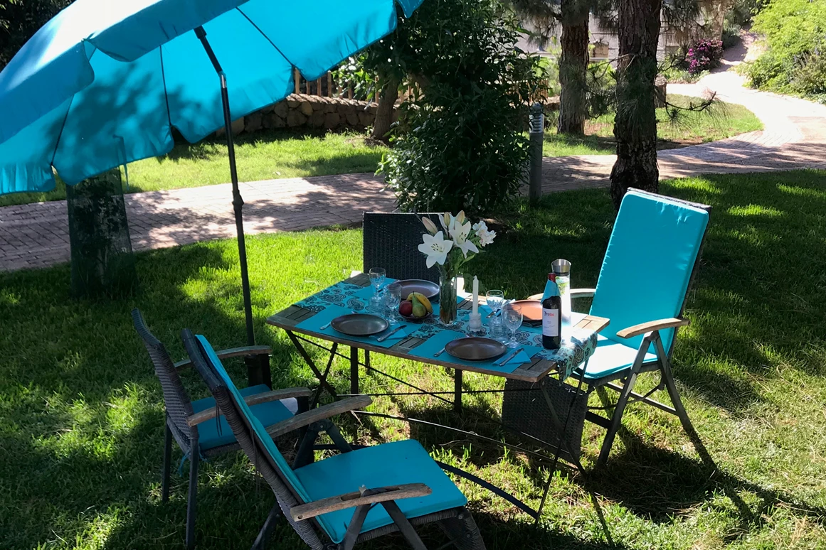 Rollstuhl-Urlaub: Freiplatz zum Essen oder faulenzen in der Hängematte  - Riendas Vivas