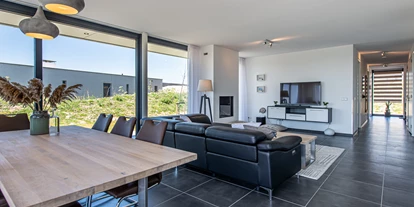 Rollstuhlgerechte Unterkunft - Unterkunftsart: Ferienhaus - Wohnzimmer - Duinvallei 22