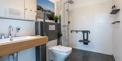 Rollstuhlgerechte Unterkunft - Unterkunftsart: Ferienhaus - Badezimmer - Duinvallei 22