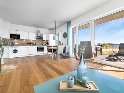 Rollstuhlgerechte Unterkunft - Wohnzimmer mit traumhaftem Ausblick auf die Ostsee - Ocean Terrace