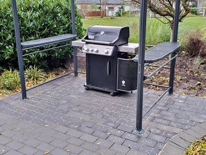 Rollstuhlgerechte Unterkunft - Unterkunftsart: Ferienhaus - Grillplatz an der Einliegerwohnung - Stiftung Friedrich Wilhelm und Monika Kertz
