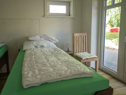 Rollstuhlgerechte Unterkunft - Unterkunftsart: Ferienhaus - Beispiel Zimmer im Betreuerhaus - Stiftung Friedrich Wilhelm und Monika Kertz