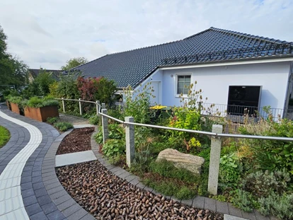 Rollstuhlgerechte Unterkunft - Unterkunftsart: Ferienhaus - Rundweg am Barfußpfad - Stiftung Friedrich Wilhelm und Monika Kertz